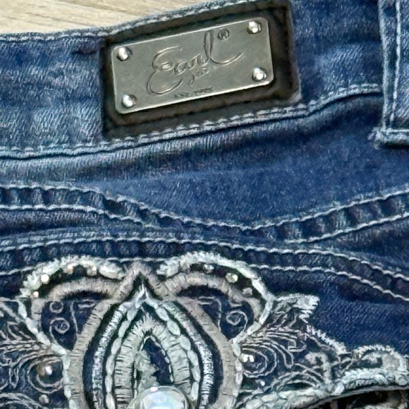 Earl Crop Denim Jeans with Embroidered Detail - Picture 8 of 10